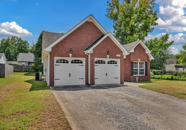 Photo 4 of Single family home for sale at 420 Chestnut Grv Way, Clarksville, TN 37042 | MLS# 3502028 | Listing updated on 2026-08-24