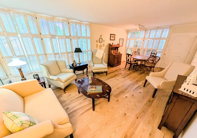 Photo 3 of Condo for sale at 3831 W End Ave #7, Nashville, TN 37205 | MLS# 3333879 | Listing updated on 2026-08-08