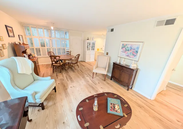 Photo 4 of Condo for sale at 3831 W End Ave #7, Nashville, TN 37205 | MLS# 3333879 | Listing updated on 2026-08-08
