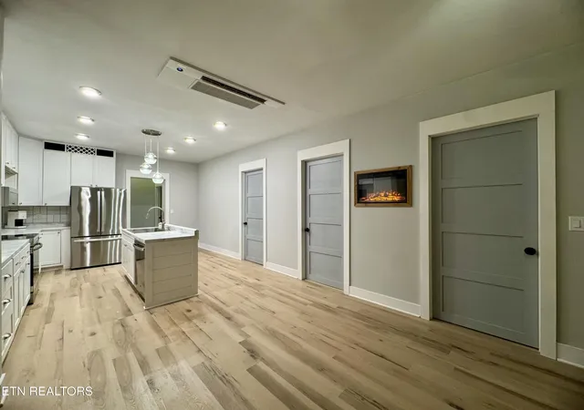 Photo 3 of Single family home for sale at 128 Crisp Rd, Lenoir City, TN 37771 | MLS# 3536064 | Listing updated on 2026-09-03