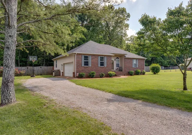 Photo 3 of Single family home for sale at 2122 Derrick Rd, Chapel Hill, TN 37034 | MLS# 3322379 | Listing updated on 2026-09-16