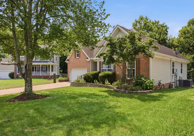 Photo 2 of Sale Pending at 1042 Watauga Ct, Thompsons Station, TN 37179 | MLS# 3322443 | Listing updated on 2026-09-09