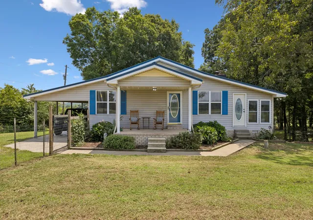 Photo 2 of Single family home for sale at 1525 E Piney Rd, Dickson, TN 37055 | MLS# 3512446 | Listing updated on 2026-09-28