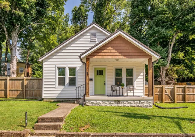 1st image of 119 Poplar St, Dickson, TN 37055 | MLS# 3336273