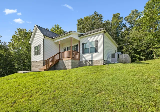 Photo 1 of Single family home for sale at 2800 N Hurricane Crk Rd, Mc Ewen, TN 37101 | MLS# 3335777 | Listing updated on 2026-08-24