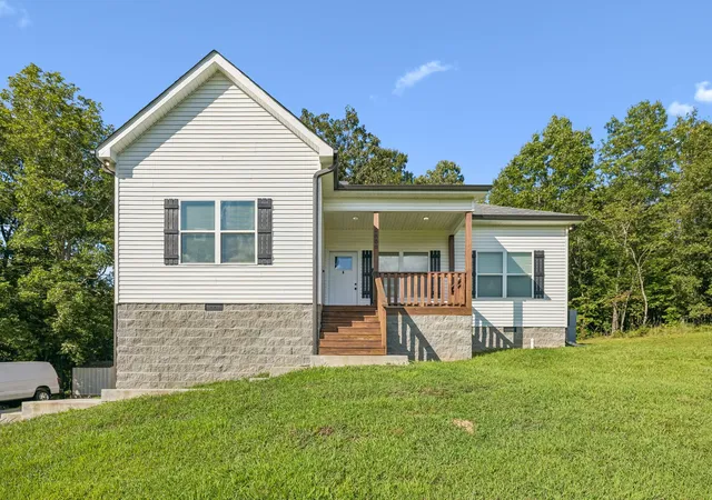 Photo 2 of Single family home for sale at 2800 N Hurricane Crk Rd, Mc Ewen, TN 37101 | MLS# 3335777 | Listing updated on 2026-08-24