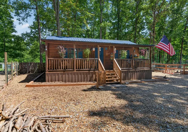 Photo 1 of Single family home for sale at 992 Keel Holw Rd, Erin, TN 37061 | MLS# 3322747 | Listing updated on 2026-09-01