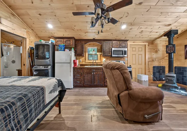 Photo 3 of Single family home for sale at 992 Keel Holw Rd, Erin, TN 37061 | MLS# 3322747 | Listing updated on 2026-09-01