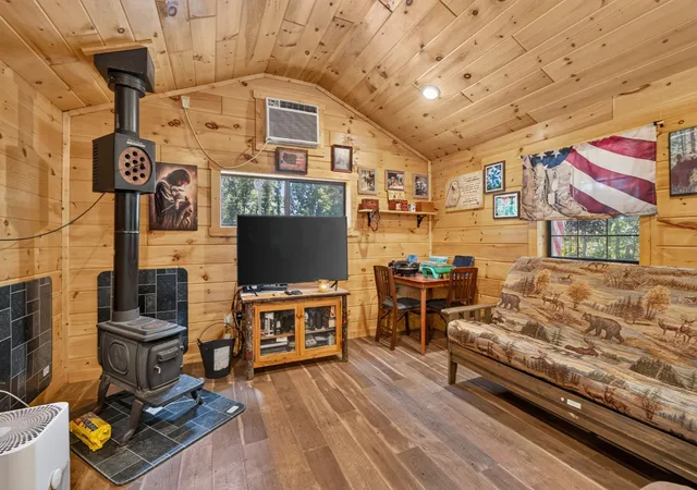 Photo 4 of Single family home for sale at 992 Keel Holw Rd, Erin, TN 37061 | MLS# 3322747 | Listing updated on 2026-09-01