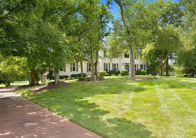 Photo 3 of Single family home for sale at 1309 Arrowhead Dr, Brentwood, TN 37027 | MLS# 3335884 | Listing updated on 2026-09-17