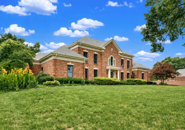 Photo 2 of Single family home for sale at 6417 Edinburgh Dr, Nashville, TN 37221 | MLS# 3514807 | Listing updated on 2026-09-03