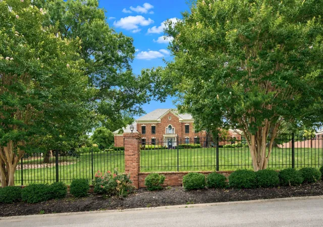 Photo 3 of Single family home for sale at 6417 Edinburgh Dr, Nashville, TN 37221 | MLS# 3514807 | Listing updated on 2026-09-03