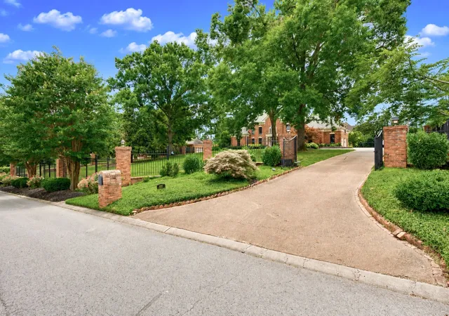 Photo 4 of Single family home for sale at 6417 Edinburgh Dr, Nashville, TN 37221 | MLS# 3514807 | Listing updated on 2026-09-03