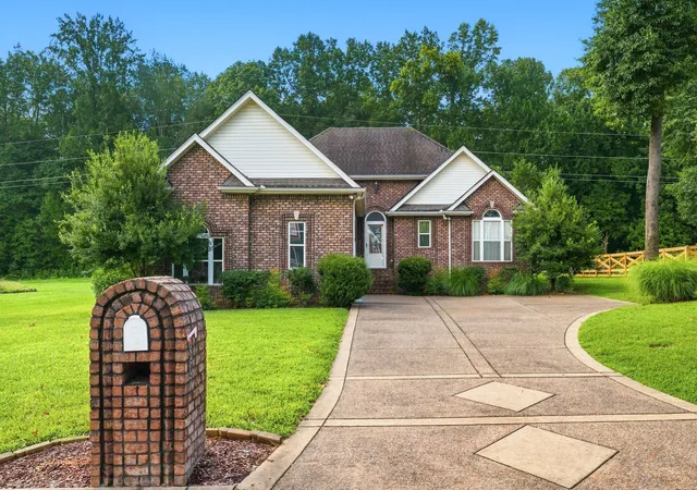 2nd image of 807 Cottonwood Ct, Springfield, TN 37172 | MLS# 3333520
