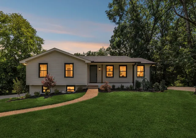 2nd image of 108 Airfloat Dr, Hendersonville, TN 37075 | MLS# 3501482