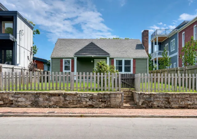 Photo 2 of Single family home for sale at 1604 10th Avenue N, Nashville, TN 37208 | MLS# 3513798 | Listing updated on 2026-08-18