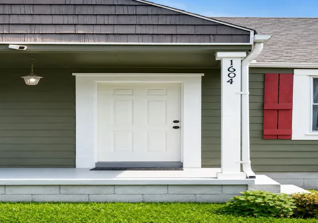Photo 3 of Single family home for sale at 1604 10th Avenue N, Nashville, TN 37208 | MLS# 3513798 | Listing updated on 2026-08-18