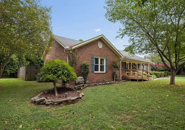 Photo 2 of Single family home for sale at 518 Winthorne Ct, Murfreesboro, TN 37129 | MLS# 3527877 | Listing updated on 2026-09-03