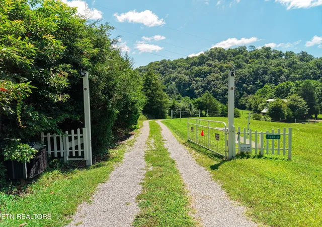 Photo 3 of Single family home for sale at 3000 Upper Caney Valley Rd, Tazewell, TN 37879 | MLS# 3333589 | Listing updated on 2026-09-16