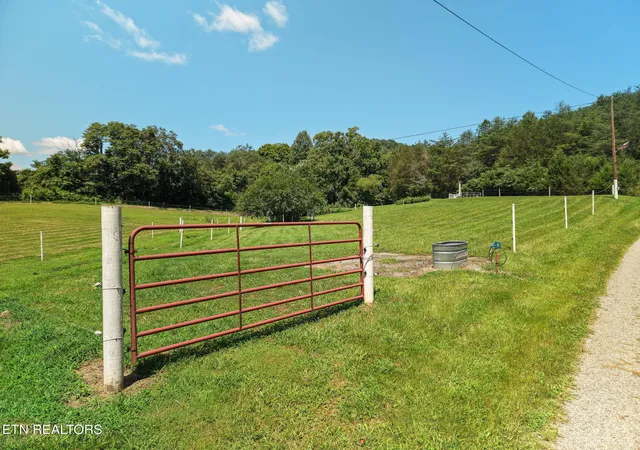 Photo 4 of Single family home for sale at 3000 Upper Caney Valley Rd, Tazewell, TN 37879 | MLS# 3333589 | Listing updated on 2026-09-16