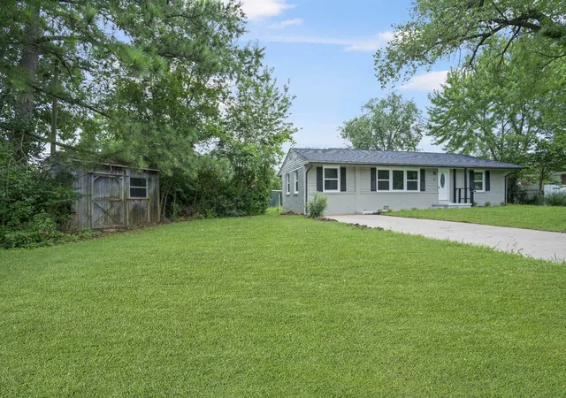 3rd image of 6 E Bel Air Blvd, Clarksville, TN 37042 | MLS# 3333855