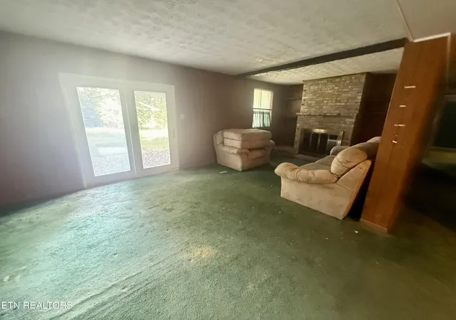 Photo 3 of Single family home for sale at 213 Northwestern Ave, Oak Ridge, TN 37830 | MLS# 3333650 | Listing updated on 2026-08-11