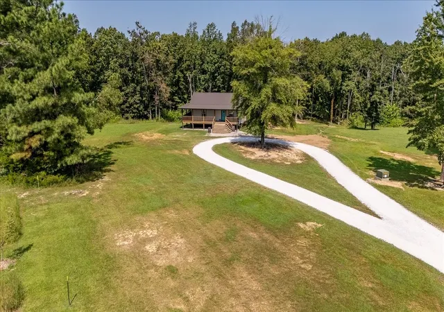 image of 620 Kimmins St, Hohenwald, TN 38462 | MLS# 3515454