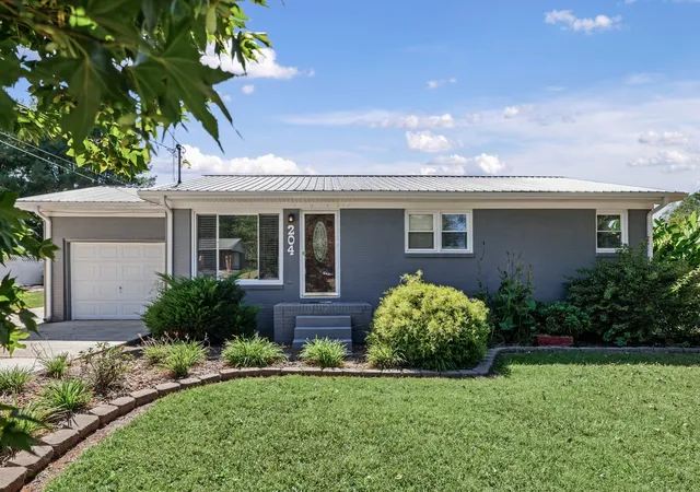 Photo 2 of Single family home for sale at 204 Homeward Ave, Winchester, TN 37398 | MLS# 3510602 | Listing updated on 2026-10-02