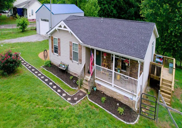 3rd image of 133 Cleveland Rd, Wartrace, TN 37183 | MLS# 3333788