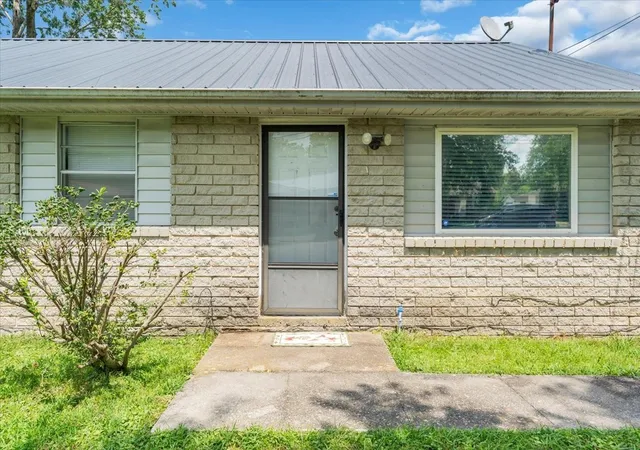 Photo 3 of Single family home for sale at 313 Helen St, Tullahoma, TN 37388 | MLS# 3333907 | Listing updated on 2026-09-28