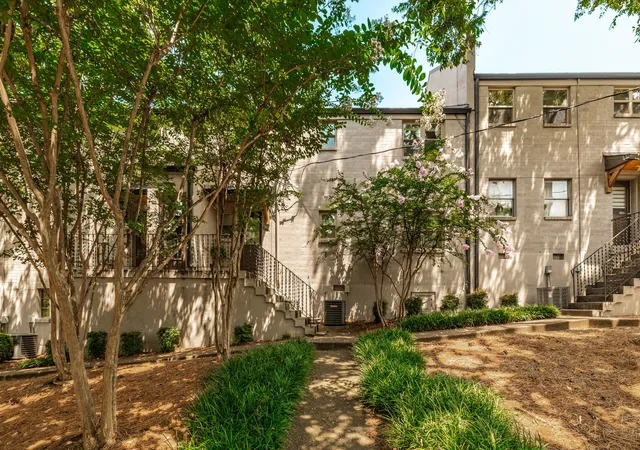 2nd image of 2901 Blair Blvd, Nashville, TN 37212