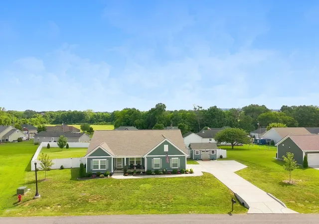 Photo 2 of Single family home for sale at 711 Larry Cir, Mount Pleasant, TN 38474 | MLS# 3500878 | Listing updated on 2026-08-10