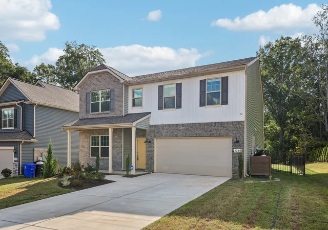 Photo 2 of Single family home for sale at 3239 Holiday Ln, Columbia, TN 38401 | MLS# 3547118 | Listing updated on 2026-09-14