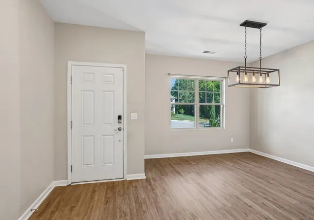 Photo 3 of Single family home for sale at 3239 Holiday Ln, Columbia, TN 38401 | MLS# 3547118 | Listing updated on 2026-10-05