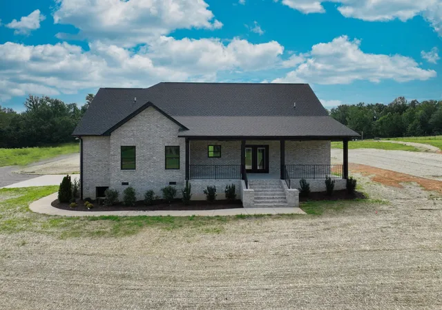 Photo 2 of Single family home for sale at 557 Fairfield Rd, Westmoreland, TN 37186 | MLS# 3336287 | Listing updated on 2026-08-20
