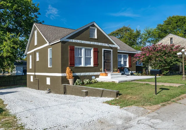 Photo 1 of Single family home for sale at 110 E Merchant St, Mount Pleasant, TN 38474 | MLS# 3336299 | Listing updated on 2026-10-21