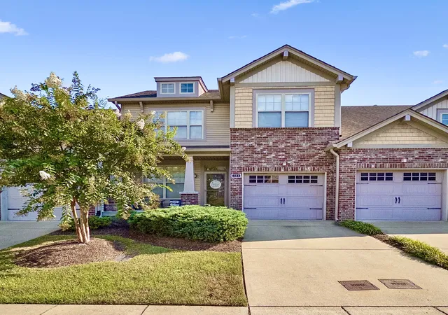 Photo 2 of Townhouse for sale at 584 Griffin Cir, Hermitage, TN 37076 | MLS# 3542972 | Listing updated on 2026-09-25