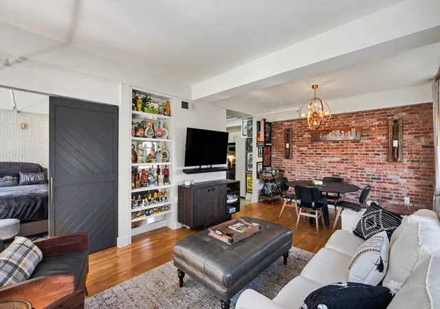 5th image of 700 Church St #802, Nashville, TN 37203 | MLS# 3500880