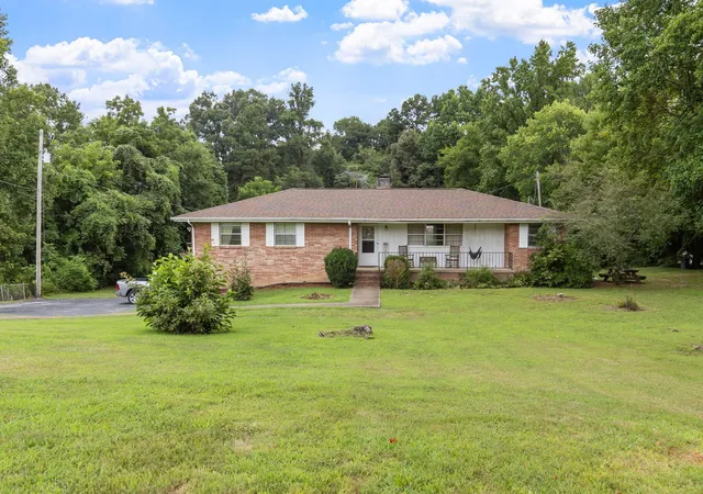 Photo 1 of Single family home for sale at 618 Boynton Dr, Ringgold, GA 30736 | MLS# 3335729 | Listing updated on 2026-10-02