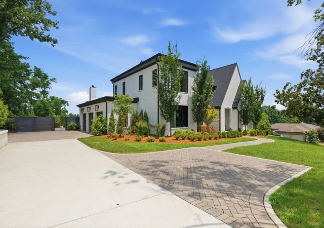 Photo 3 of Mansion for sale at 818 Brentview Dr, Nashville, TN 37220 | MLS# 3335892 | Listing updated on 2026-08-15