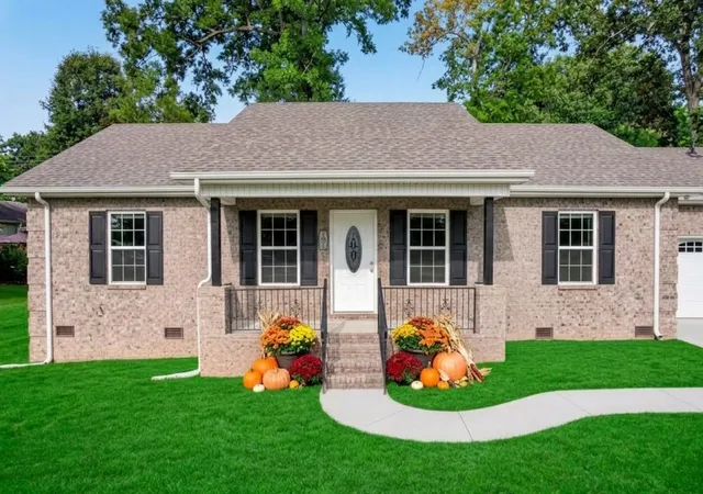 Single family home for sale at 1006 Ovoca Rd, Tullahoma, TN 37388 | MLS# 3516608