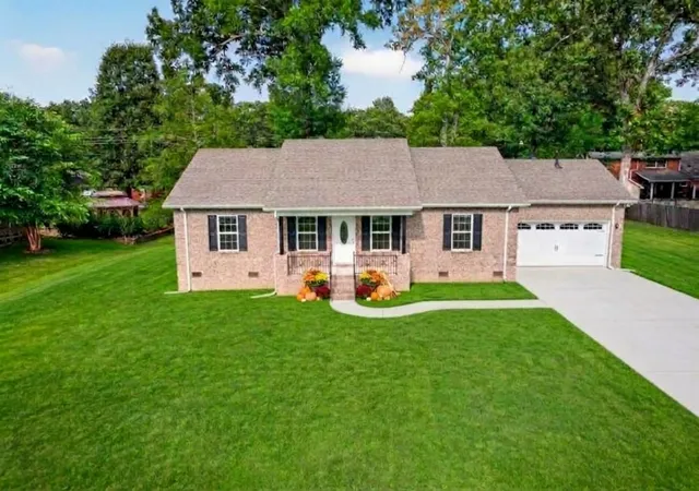 Photo 2 of Single family home for sale at 1006 Ovoca Rd, Tullahoma, TN 37388 | MLS# 3516608 | Listing updated on 2026-10-08