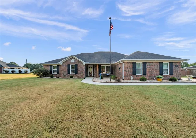 Photo 1 of Single family home for sale at 129 Edgebrook Dr, Ardmore, AL 35739 | MLS# 3624082 | Listing updated on 2026-10-22