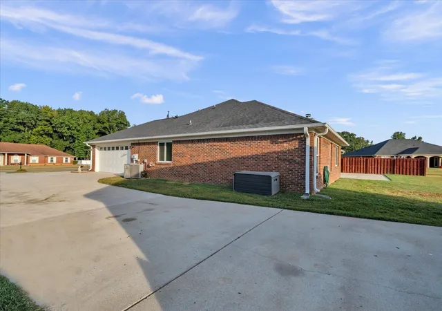 Photo 3 of Single family home for sale at 129 Edgebrook Dr, Ardmore, AL 35739 | MLS# 3624082 | Listing updated on 2026-10-22