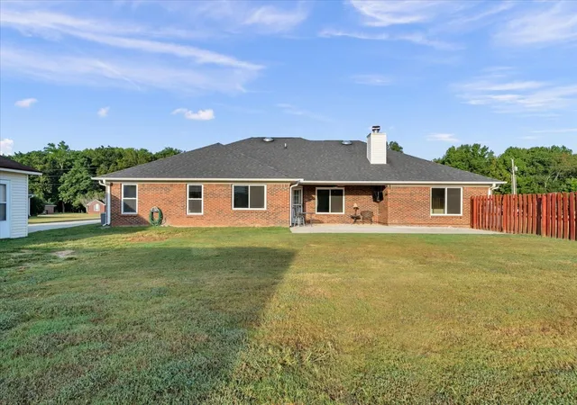 Photo 4 of Single family home for sale at 129 Edgebrook Dr, Ardmore, AL 35739 | MLS# 3624082 | Listing updated on 2026-10-22