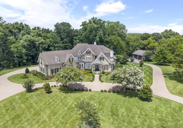 Photo 3 of Single family home for sale at 3300 Bridle Path Ct, Thompsons Station, TN 37179 | MLS# 3501376 | Listing updated on 2026-10-27