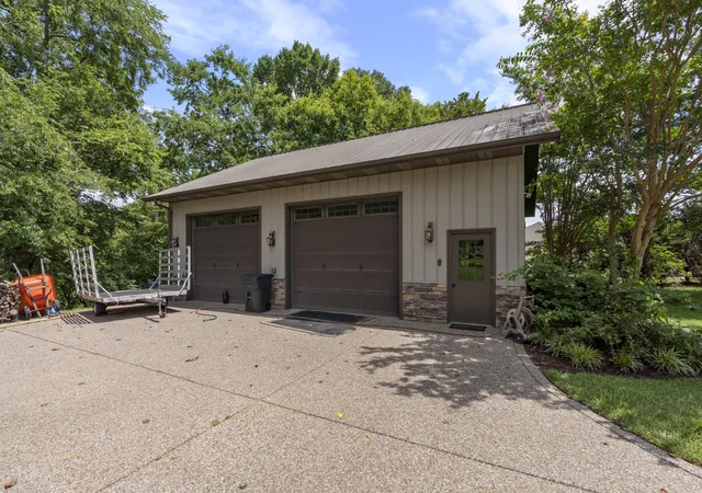 Photo 2 of Single family home for sale at 3300 Bridle Path Ct, Thompsons Station, TN 37179 | MLS# 3501376 | Listing updated on 2026-10-27