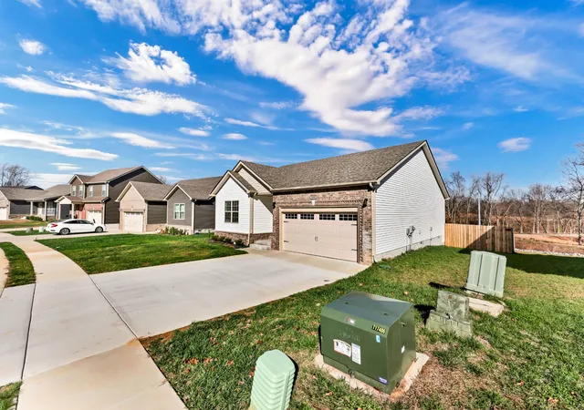 2nd image of 533 Lucky Ln, Clarksville, TN 37042 | MLS# 3335924