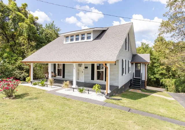 1st image of 430 Center Ave, Dickson, TN 37055 | MLS# 3335942