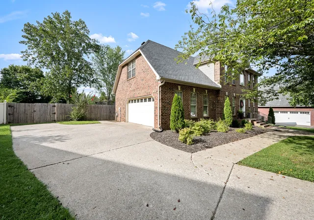 Photo 2 of Single family home for sale at 212 Comer Cir, Murfreesboro, TN 37128 | MLS# 3335983 | Listing updated on 2026-09-02